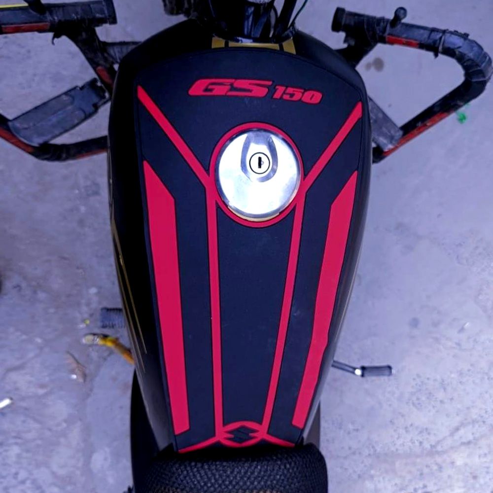 AKE - 1 PC Motorcycle Motorbike Fuel Tank Pad Silicone Suzuki GS150 Non Slip Pad With Double Tape
